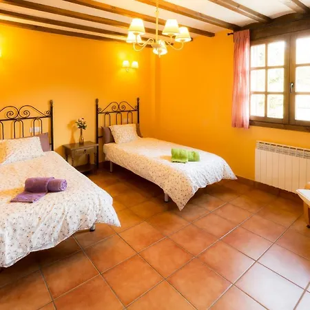 Landhuis Casa Fresneda Jardin Rio Y Parque Infantil Frente A La Casa Fresneda de la Sierra Tirón