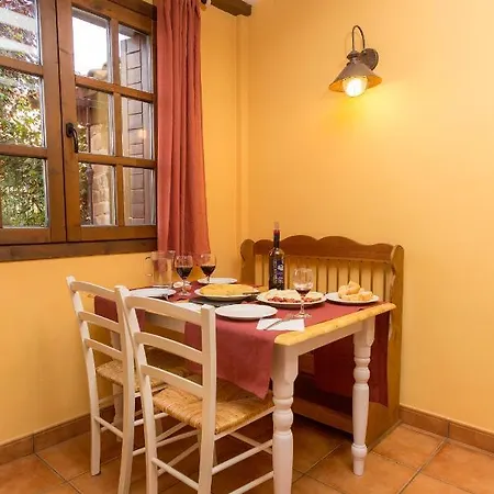 Casa Fresneda Jardin Rio Y Parque Infantil Frente A La Casa