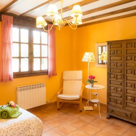 Landhuis Casa Fresneda Jardin Rio Y Parque Infantil Frente A La Casa *