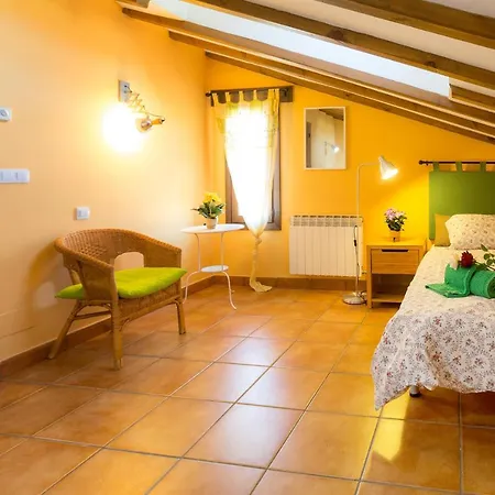 Casa Fresneda Jardin Rio Y Parque Infantil Frente A La Casa *