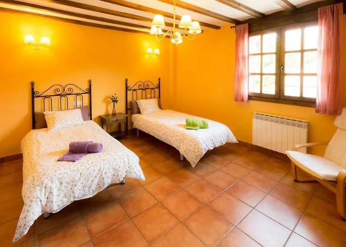 カントリーハウス Casa Fresneda Jardin Rio Y Parque Infantil Frente A La Casa Fresneda de la Sierra Tirón