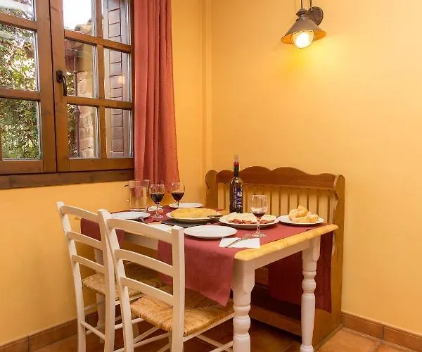 Casa Fresneda Jardin Rio Y Parque Infantil Frente A La Casa