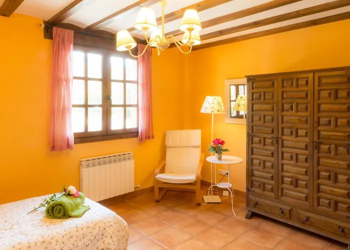 カントリーハウス Casa Fresneda Jardin Rio Y Parque Infantil Frente A La Casa *